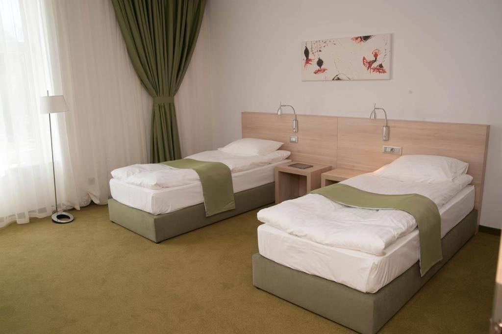 Hotel Armatti Brasov Bagian luar foto