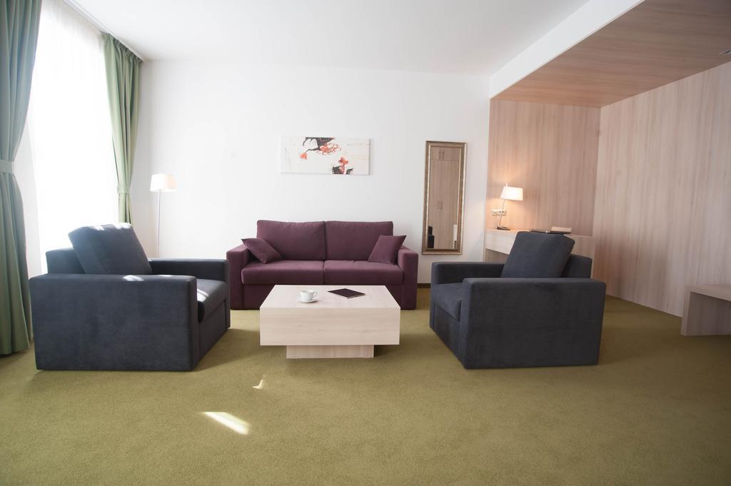 Hotel Armatti Brasov Bagian luar foto